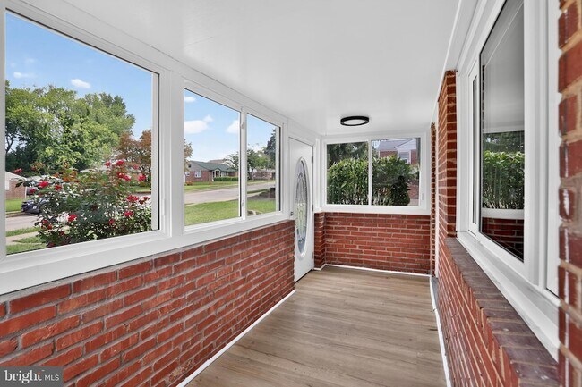 Building Photo - 1539 Reservoir Ave
