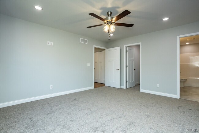 Building Photo - 652 N Kansas St