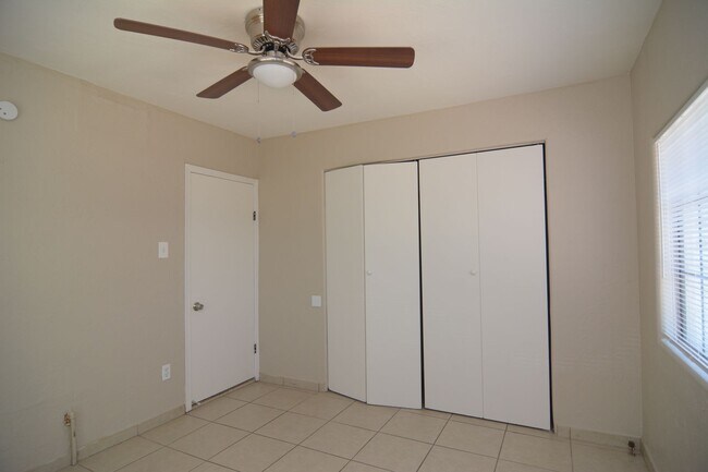 Building Photo - Charming 1 Bedroom 1 Bath House! Great Central Tucson Location!