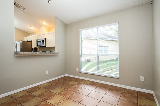 Building Photo - 1800 Grasmere Dr