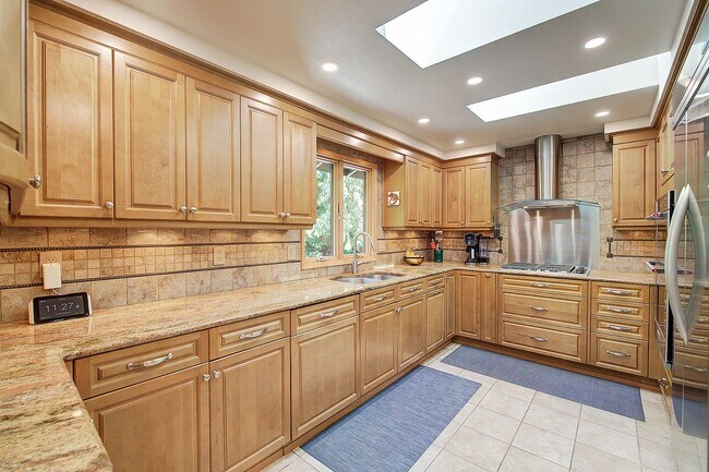 Building Photo - 4bd/3ba Sammamish House
