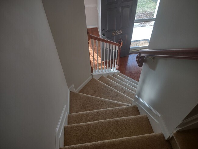 Building Photo - Beautiful and Charming! You Want it and Th...