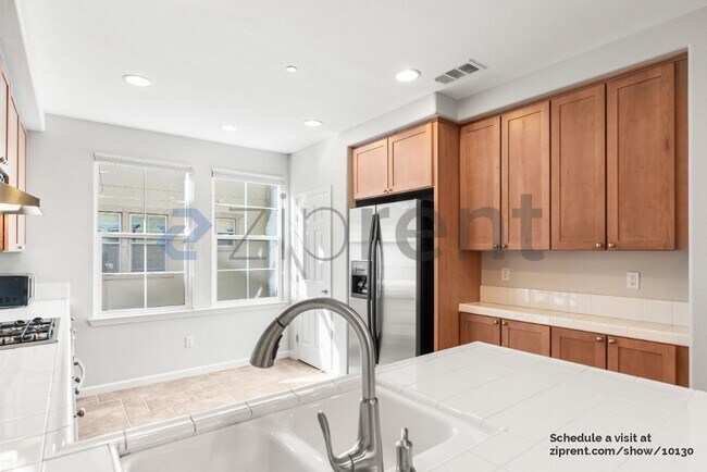 Building Photo - 482 Tristania Terrace