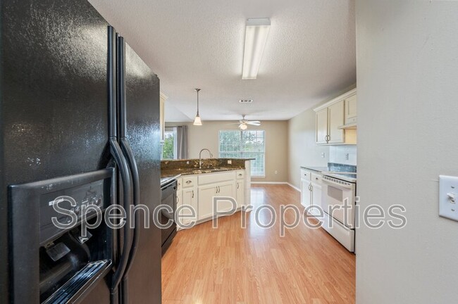 Building Photo - 809 Travis Ct