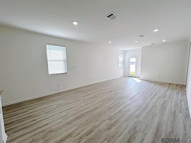 Building Photo - 1047 Drago Dr