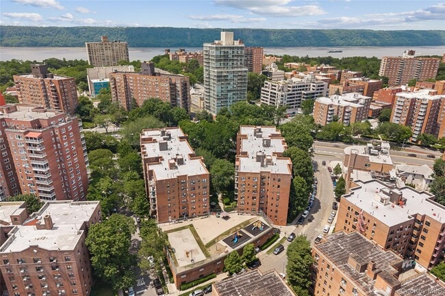 Building Photo - 3616 Henry Hudson Pkwy