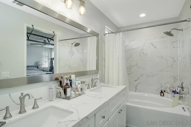 Building Photo - 2811 W Canyon Ave.