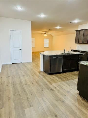 Building Photo - 903 Emerald Gate Dr