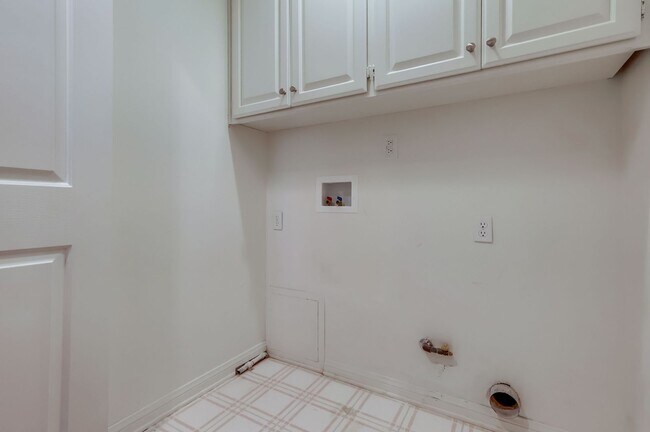 Building Photo - 926 S Leland St