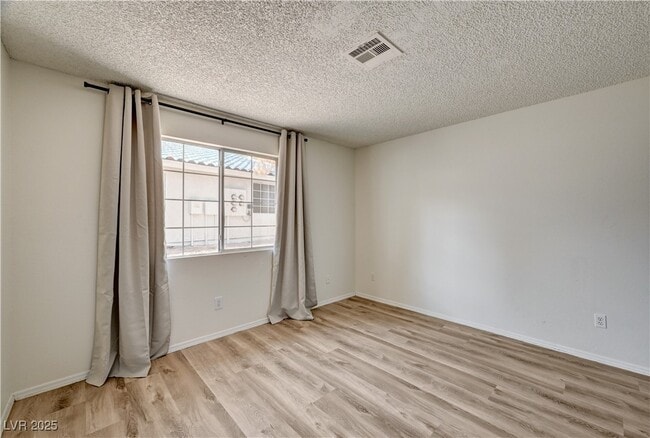 Building Photo - 2040 Willowbury Dr