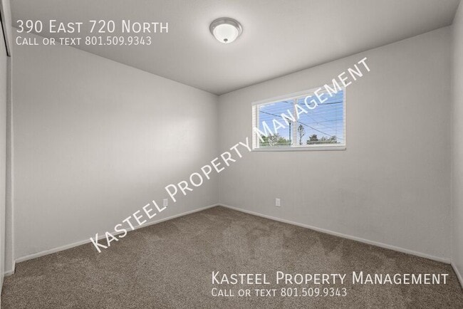 Building Photo - 390 720 N