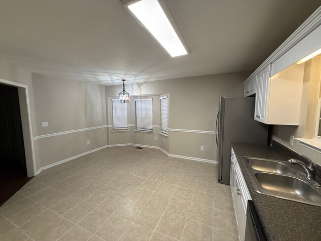 Building Photo - Beautifully Renovated Home in Trussville City Schools – Fireplace & 2-Car Garage