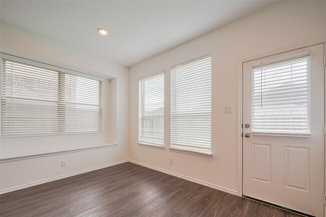 Building Photo - 18414 Hilltop Climb Dr