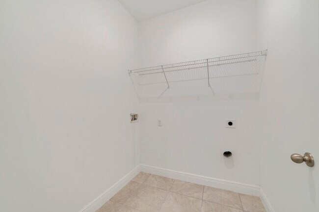 Building Photo - 7130 N Cricket Dr