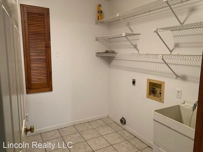 Building Photo - 3 br, 2 bath House - 4013 Danube Circle