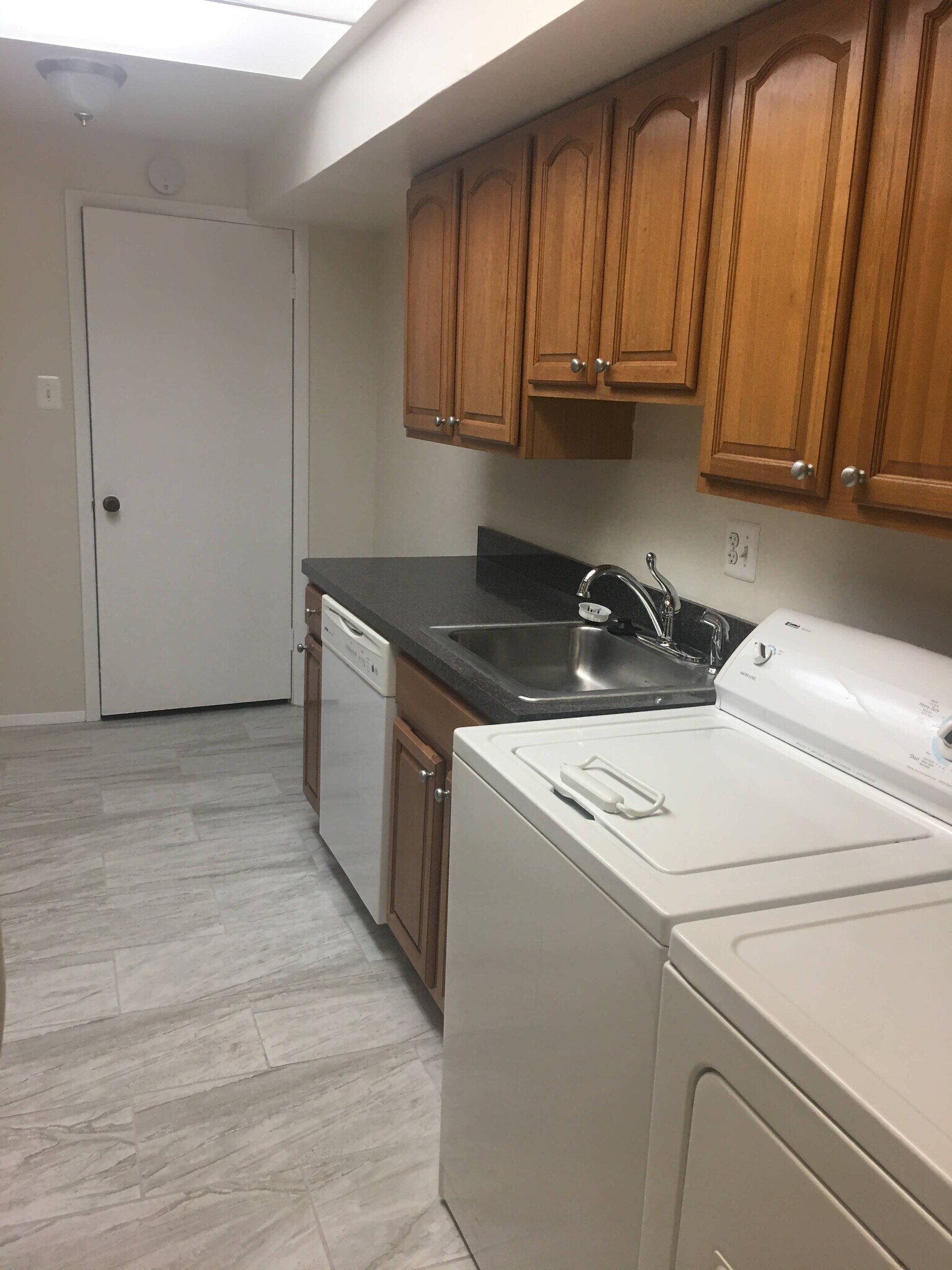 Building Photo - 10241 Prince Pl