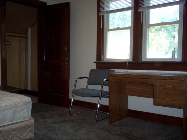 Building Photo - 114 S Smithville Rd