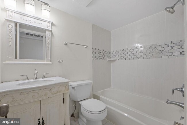 Building Photo - 124 Roberts Ln