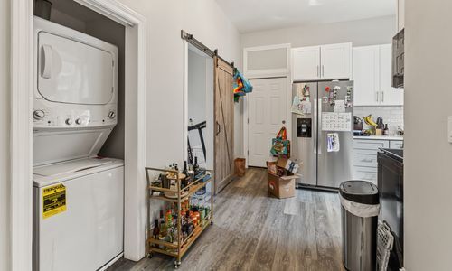 Building Photo - 1345 N Maplewood Ave