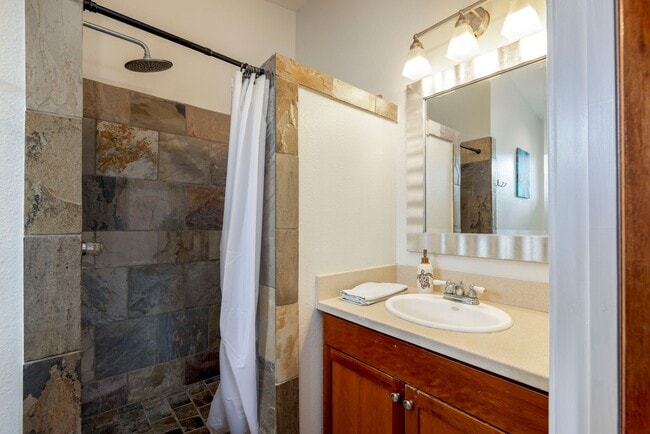 Building Photo - 68-517 Crozier Drive
