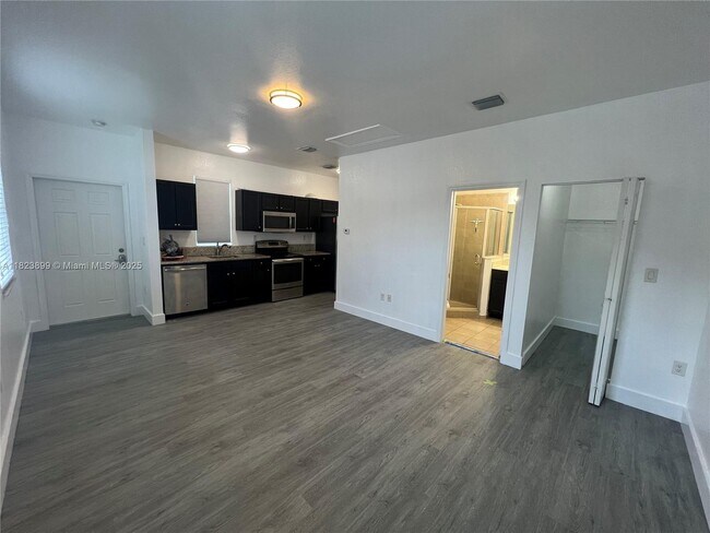 Building Photo - 16934 SW 92nd St Cir