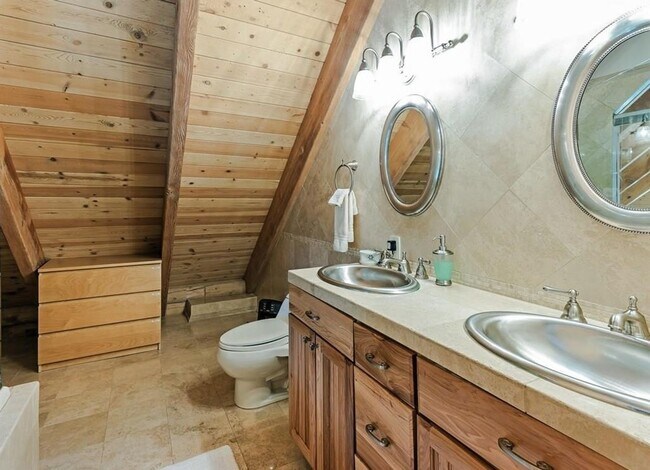 Building Photo - Charming Mountain Home