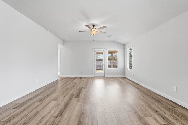 Building Photo - 18037 Martin Pines Dr