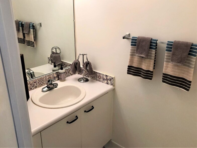 Building Photo - 2233 Ensenada Terrace