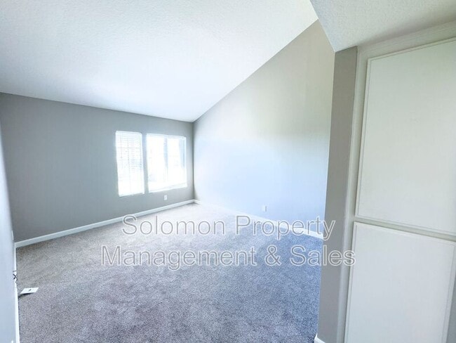 Building Photo - 905 Viewpoint Dr