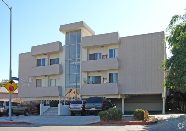 Building Photo - 8822 Cadillac Ave