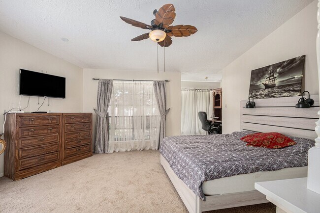 Building Photo - 800 Country Pl Dr