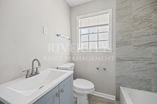Building Photo - Renovated Gem! This 4-bed, 1.5-bath home!!!!! Section 8 Welcomed!!!!