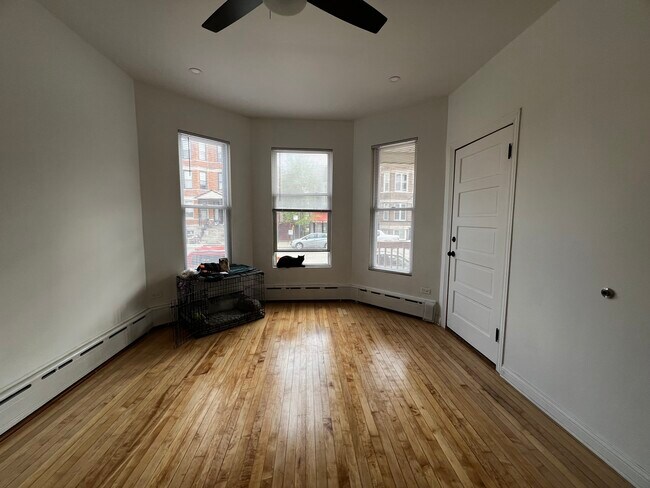 Building Photo - 3610 W Diversey Ave