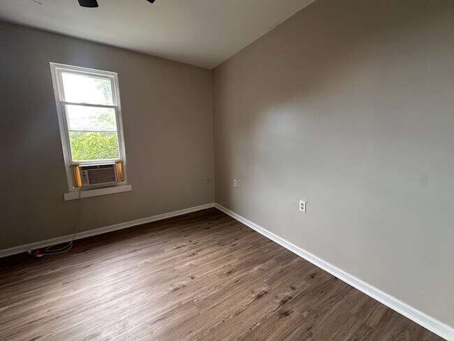 Building Photo - Charming 2-Bedroom Home in Ambridge – Convenient Location!