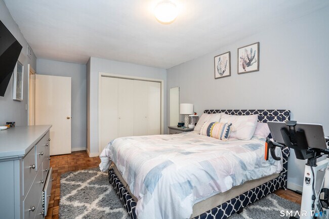 Building Photo - 20 Outlook Ave