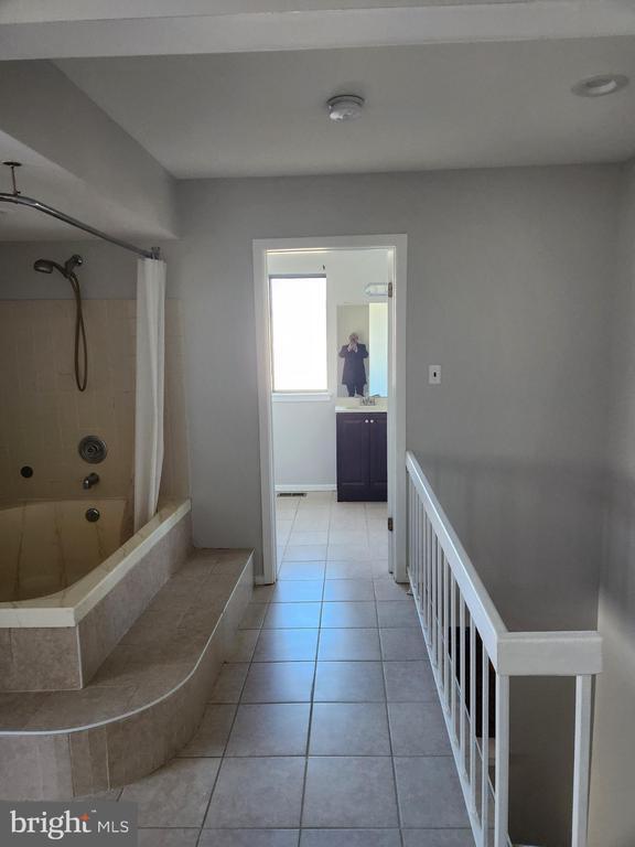 Building Photo - 5004 Tracy Ct