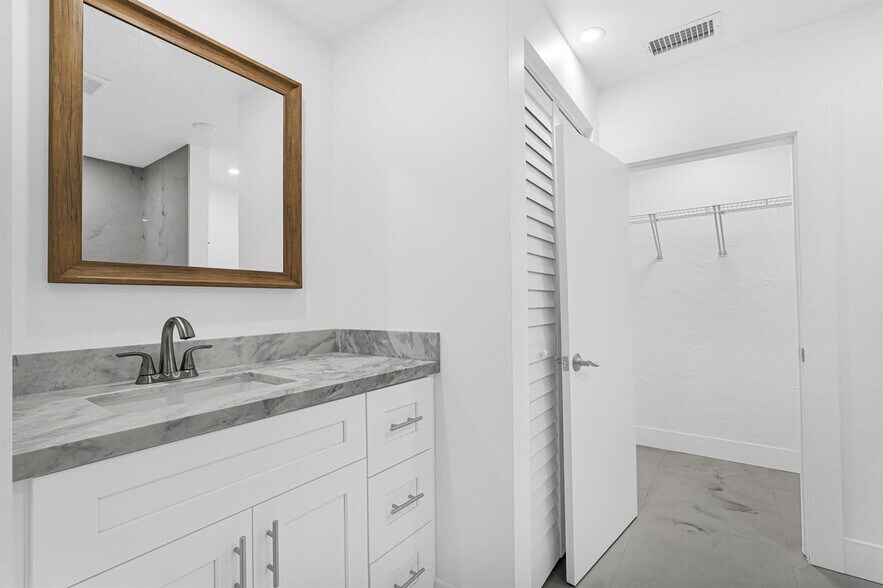 Building Photo - 261 NE 45th St