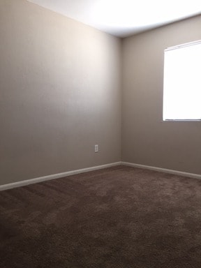 Building Photo - Remodeled 3 bed/2 bath home close to shopping