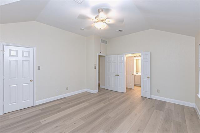 Building Photo - 10601 Robincreek Ln