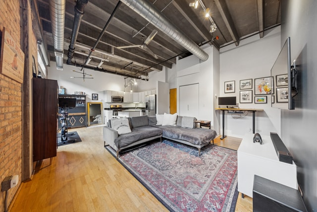 Building Photo - 1740 N Maplewood Ave