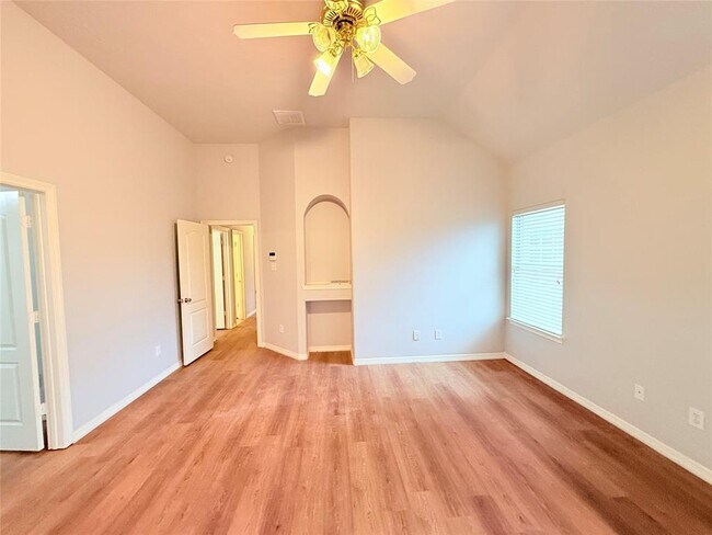 Building Photo - 2212 Highland Crossing Dr
