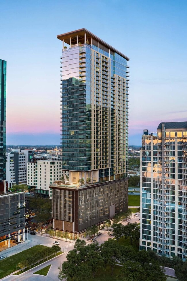 Building Photo - 700 River