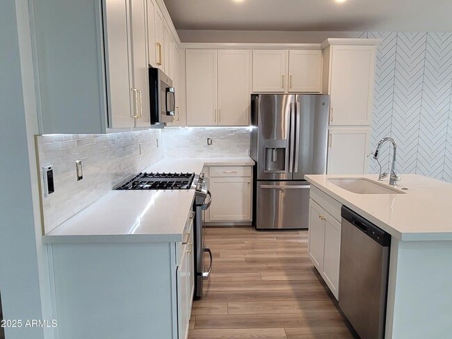 Building Photo - 2754 S Apache Dr