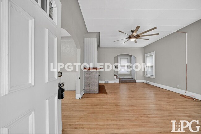 Building Photo - 4120 Parrakeet Ave