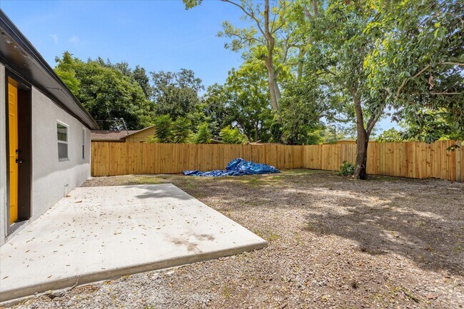 Building Photo - 812 W Miller St