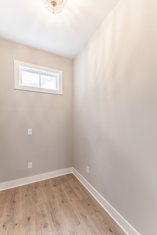 Building Photo - 592 River Watch Way