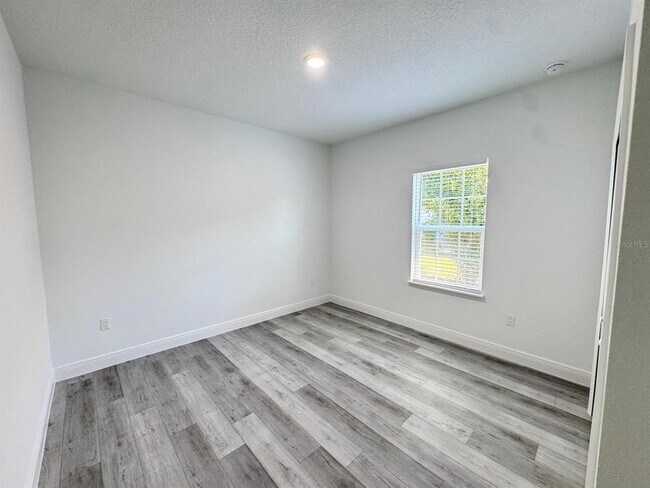 Building Photo - 482 Marion Oaks Manor