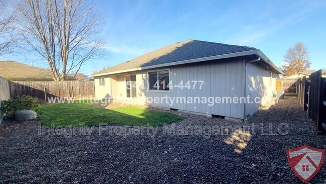 Building Photo - 941 Parkdale Ave