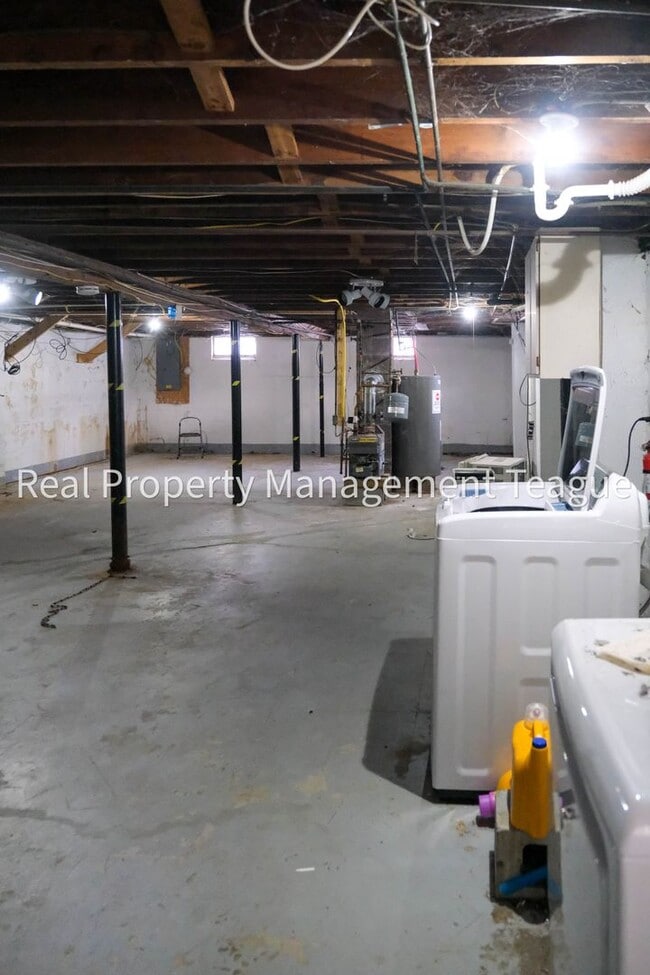 Building Photo - Charming 3 bedrooms in Rensselaer