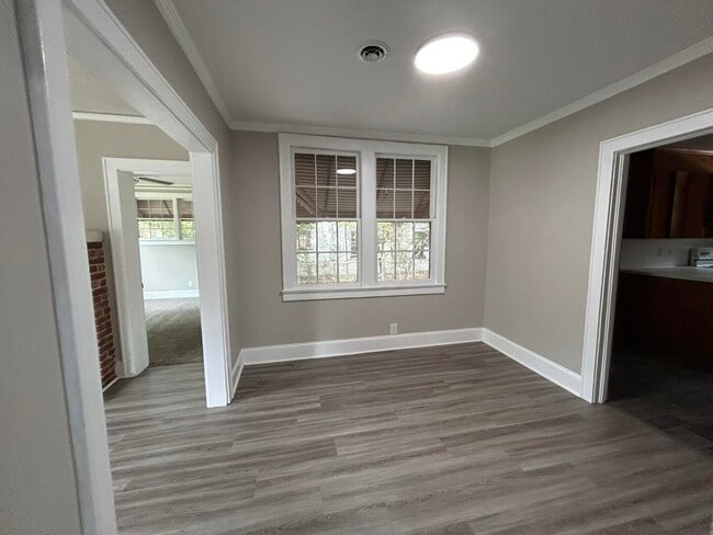 Building Photo - 411 E Charlotte Ave